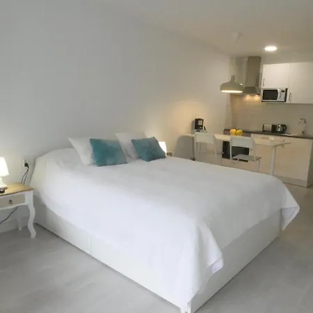 Sweet White In Arona * לוס כריסטיאנוס