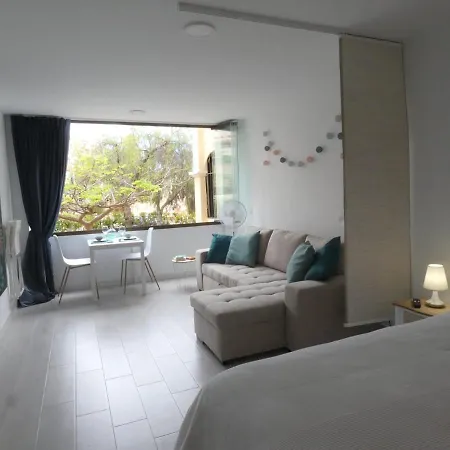 Sweet White In Arona דירה